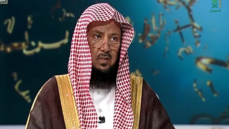 بالفيديو .. حكم تكليف الأب لأبنائه بخدمة مقابل إقراضهم مبلغ مادي