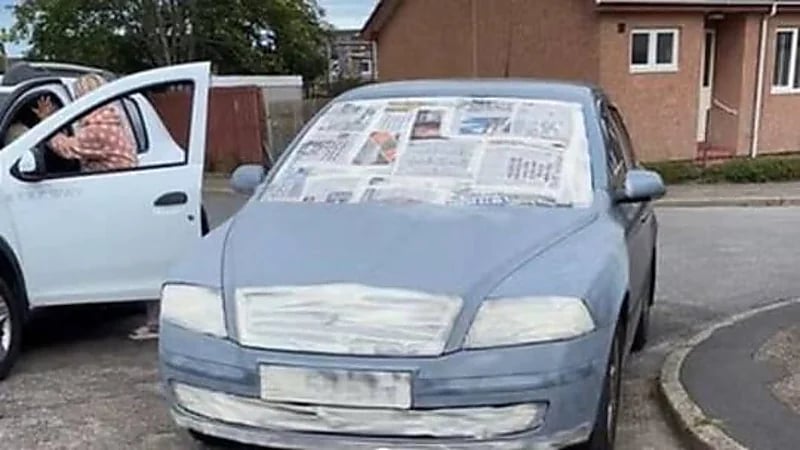 بالفيديو.. كارثة أثناء عملية طلاء سيارة