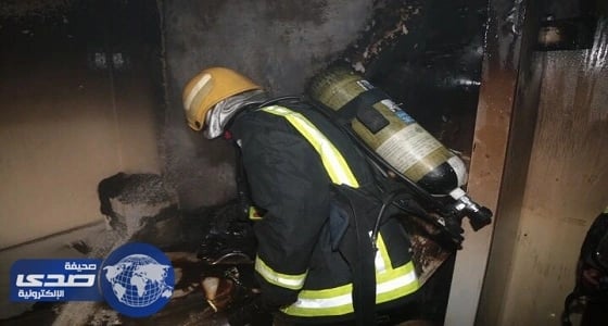 بالصور.. السيطرة علي حريق في عمارة بحي الفيحاء