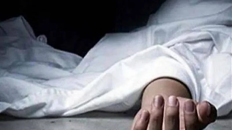 رجل يدهس زوجته حتى الموت ويفر هاربا 