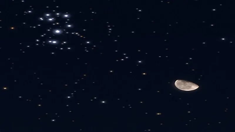 فلكية جدة: القمر الأحدب سيظهر الليلة