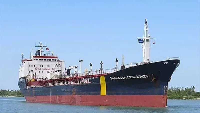 البحرية البريطانية: إخلاء السفينة التي اختطفت بخليج عُمان