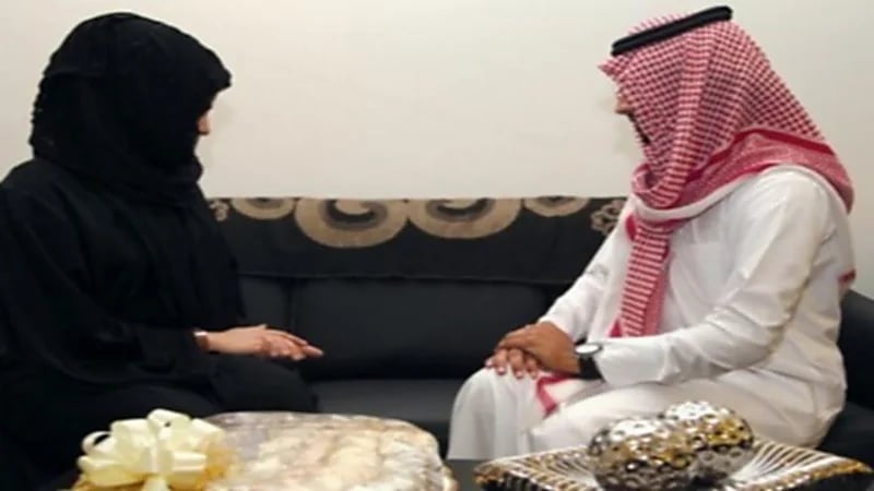 مستشار أسري يحذر من خطورة تهديد الزوج لزوجته بالطلاق