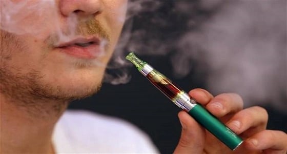 بعد إصابته في الرئة.. مواطن يوجه نصيحة للشباب حول الشيشة الإلكترونية