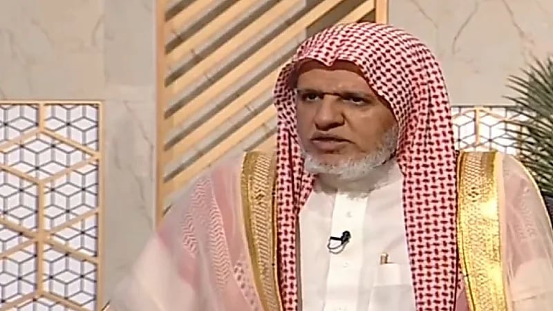 الشبل يوضح هل يجوز للمرأة تقديم النصيحة للرجل الأجنبي إذا رأت منه منكر .. فيديو