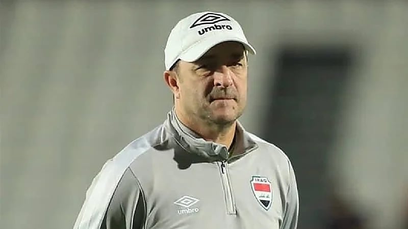 مدرب المنتخب العراقي يعتذر بعد تدخله لمنع لاعب من تسديد ركلة جزاء