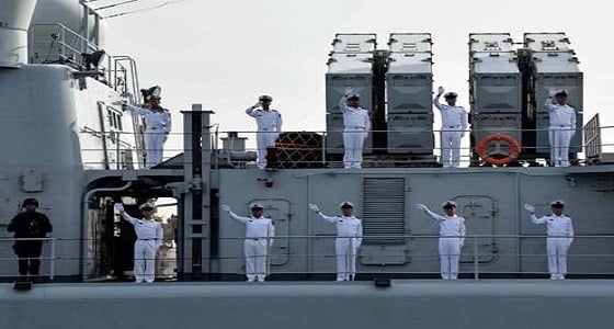 بالفيديو.. احتفاء فرقة شعبية  بوصول الأسطول الصيني العسكري إلى جدة