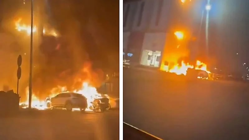 حريق ضخم يلتهم مبنى سكنيًا وعددًا من السيارات في الدمام .. فيديو