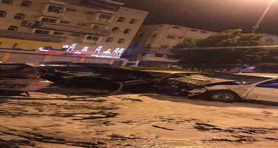 بالصور.. احتراق جثة وإصابة اثنين في حادث تصادم مروع بمكة