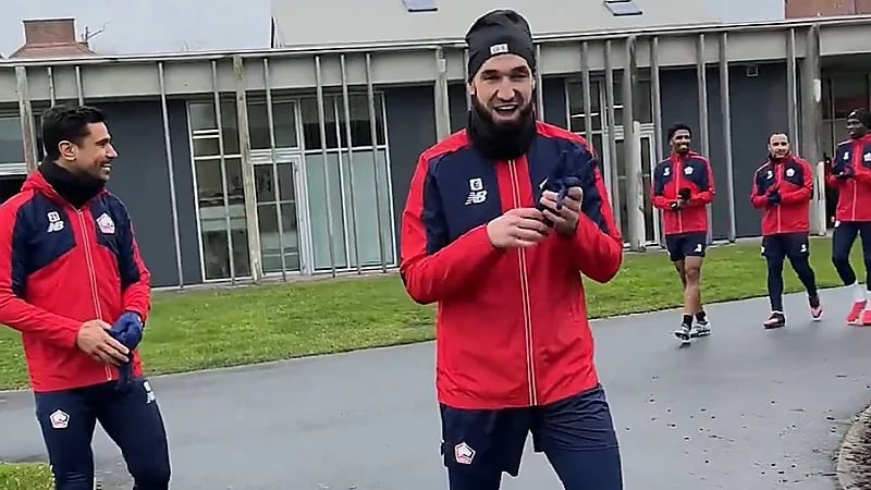 ترحيب حار بعودة بن طالب للملاعب بعد غياب عامين .. فيديو