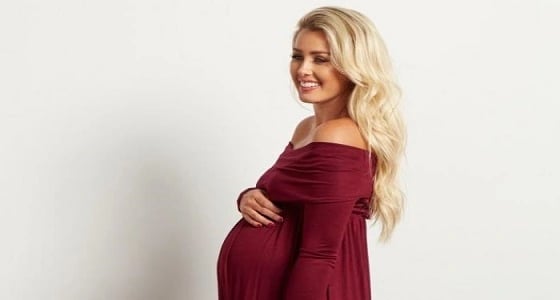 النساء الحوامل يتألقن بالأسود والنبيتي في شتاء 2018