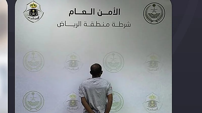 الإطاحة بيمني ارتكب أفعالًا مخلة وأتلف مركبة بالرياض.. فيديو