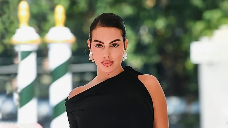 جورجينا توثق فرحتها بشقتها الجديدة في مدريد.. فيديو