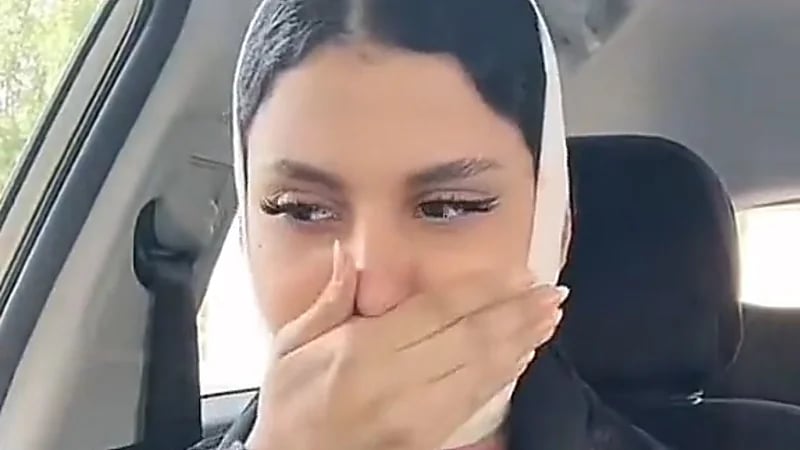 نسرين الحربي نادمة على عملية تجميل : وجههي صار مربع .. فيديو
