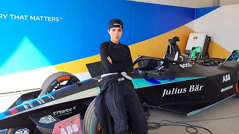 ريم العبود تروي قصة تعلقها بالسيارات .. فيديو