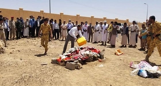 بالصور.. إتلاف كميات كبيرة من الحشيش قبل وصولها للحوثيين بمأرب