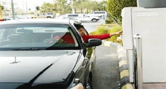 مصرف يشتكي 16 معلناً وضعوا ملصقات إعلانية على أجهزة الصراف التابعة له