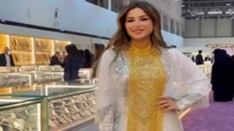 بالصور.. نهى نبيل تجذب الأنظار بأطول سلسلة بالخليج العربي