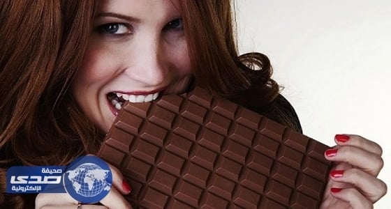 دراسة تحذر من تناول الشيكولاتة والبطاطس في فترة الراحة أثناء العمل