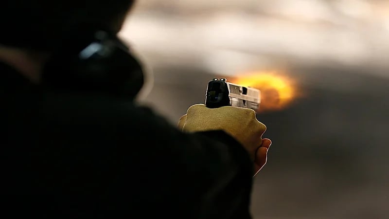 جندي يقتل زميله بالخطأ بسبب قصر نظره!