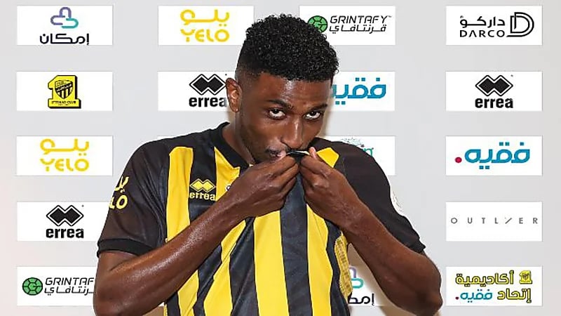 الاتحاد يسلم شراحيلي دفعه من مقدم عقده رسمياً