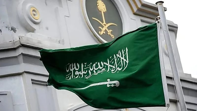 قنصلية المملكة في هيوستن تهيب بالمواطنين الحذر من العاصفة "ديبي"