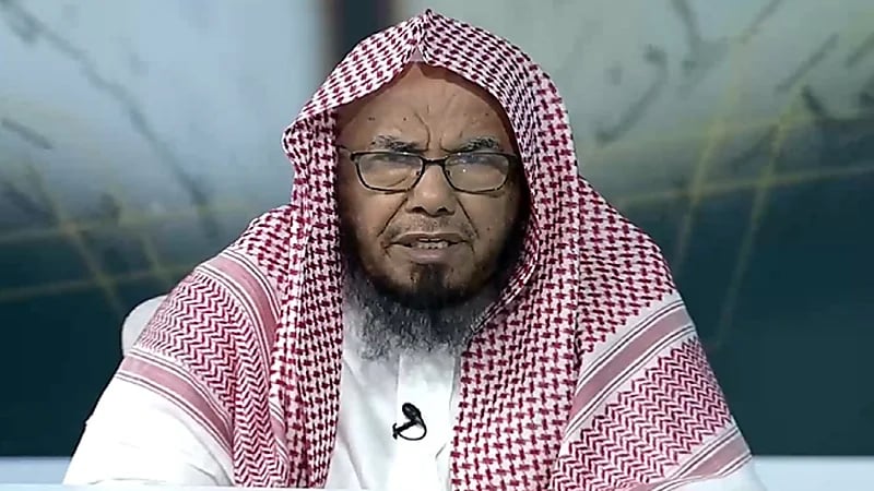 "المطلق" يوضح هل تجوز الصلاة منفردة والإمام يصلي التراويح (فيديو)