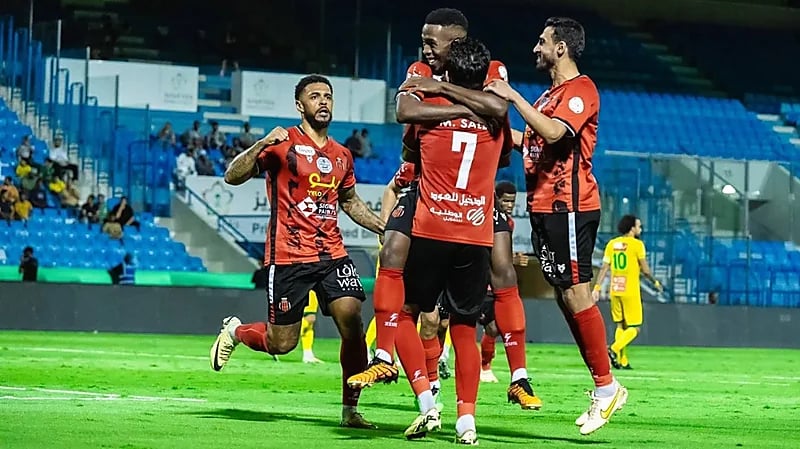 الرياض يسعى لتعزيز صفوفه