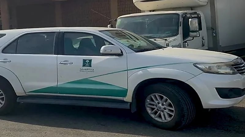 بالفيديو.. مداهمة منشأة تجارية مخالفة تقوم بالغش في أوزان الدواجن