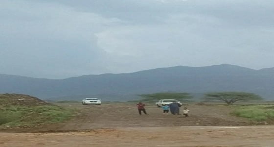 الأمطار تحتجز الأسر في الدرب.. ومطالب بحلول عاجلة