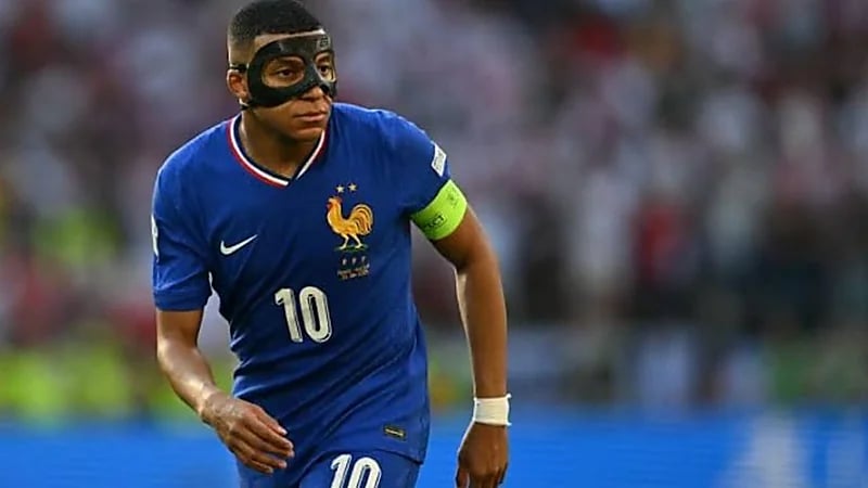 مبابي ممنوع من خلع القناع عقب التأهل إلى ربع نهائي اليورو