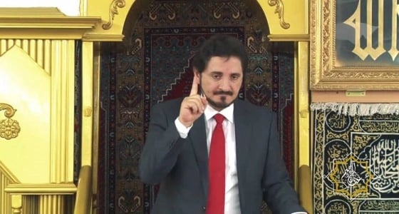 إيقاف عدنان إبراهيم ومنعه من الظهور الإعلامي بالمملكة