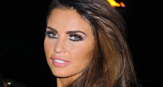 دخول عارضة أزياء شهيرة في حالة اكتئاب لوفاة كلبها