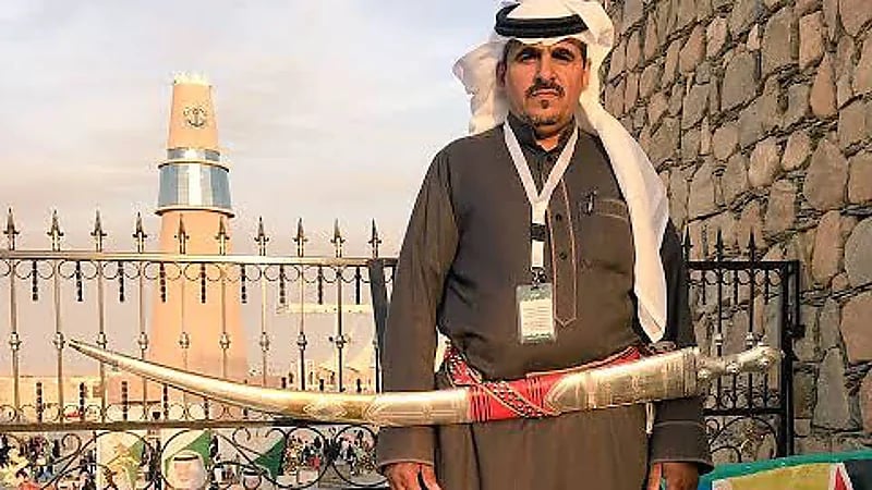 متحف آل سلمة يحتضن بين جدرانه أطول جنبية في العالم في بلقرن .. فيديو