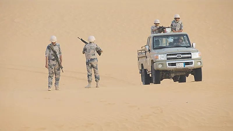 إنقاذ 5 مقيمين تعطل قاربهم في عرض البحر