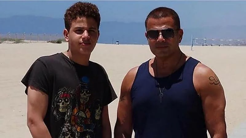 بالصور.. أول دويتو يجمع عمرو دياب ونجله عبدالله