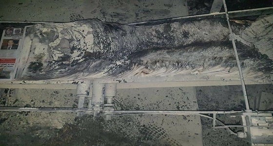 بالفيديو والصور.. مسلحون يشعلون النيران بمؤسسة صحفية في عدن