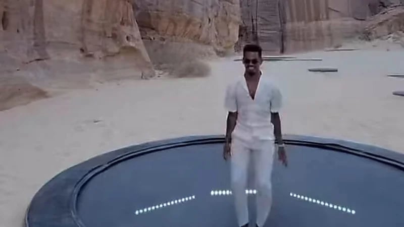 جالينو يظهر في العلا مستمتعًا بأجوائها السياحية .. فيديو