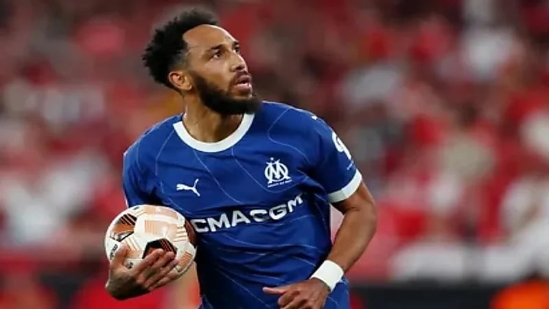 أوباميانج على بعد خطوة من صفوف الشباب