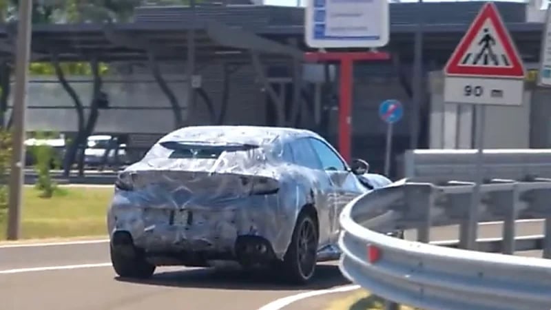 بالفيديو .. فيراري تستعد لرفع الستار عن بوروسانجوي أول SUV في تاريخها