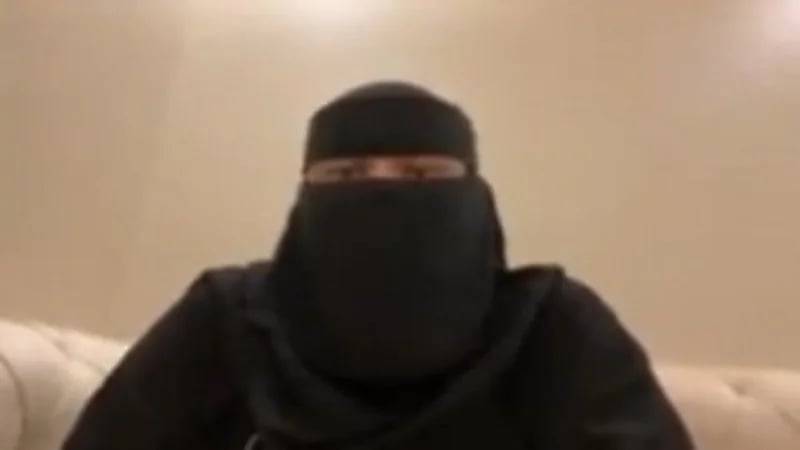 شاهد.. مواطنة تروي تفاصيل تعرضها للفصل من قبل جمعية خيرية