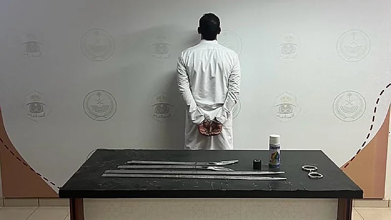 القبض على مواطن انتحل صفة غير صحيحة وارتكب حوادث سلب بالقصيم