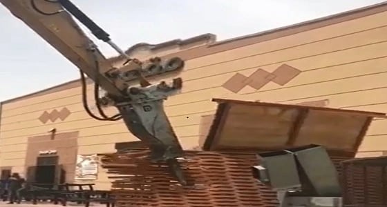 حملة موسعة لإزالة التعديات على الممتلكات العامة بـ " الخبر "