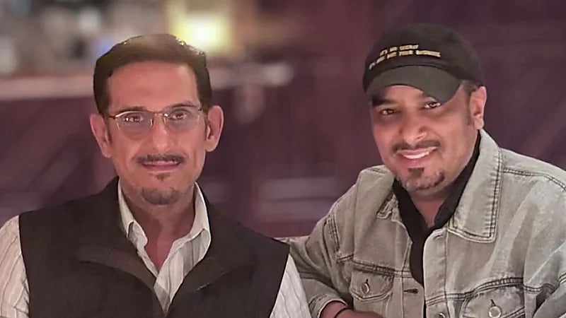 الأمير نواف بن سعد يخطف الأنظار في أحدث ظهور له بإطلالة كلاسيكية