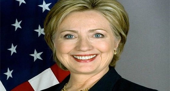 بالفيديو.. هيلاري كلينتون تتعرض لموقف محرج في الهند