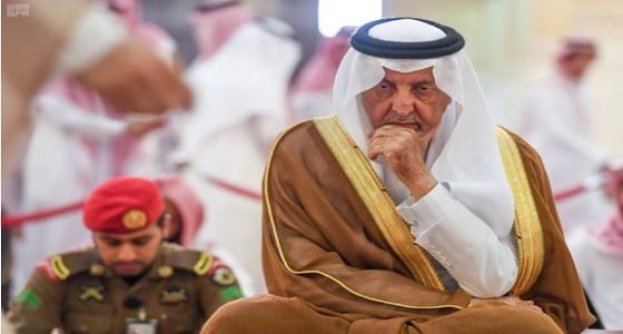 أمير مكة يعزي أسر مرافقي الأمير منصور بن مقرن