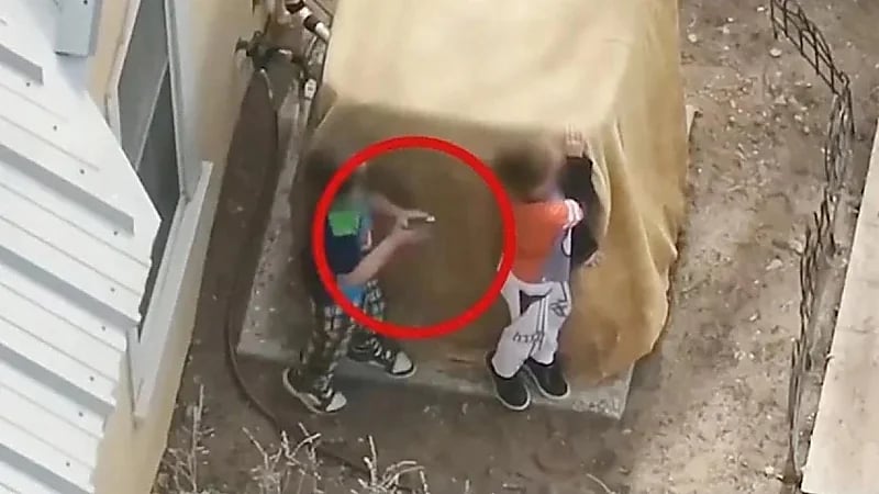 مواجهة مسلحة بين طفلين والشرطة الأمريكية