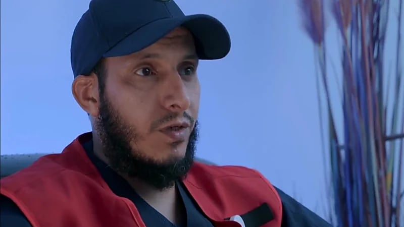 قصة مؤثرة لمسعف خرج ليباشر حادث مروري فتفاجأ بأن أخيه المتوفي أحد أطراف الحادث