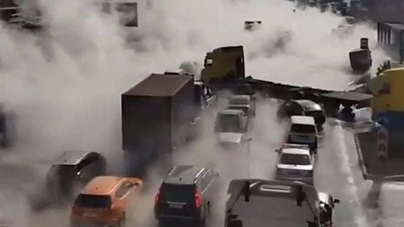 بالفيديو.. الثلوج الكثيفة تكسو شوارع مدينة فلاديفوستوك وتمنع دخول الشاحنات