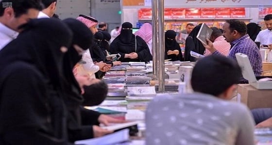 مشادة بين مواطن وزوجته بمعرض الكتاب بسبب " كتاب "
